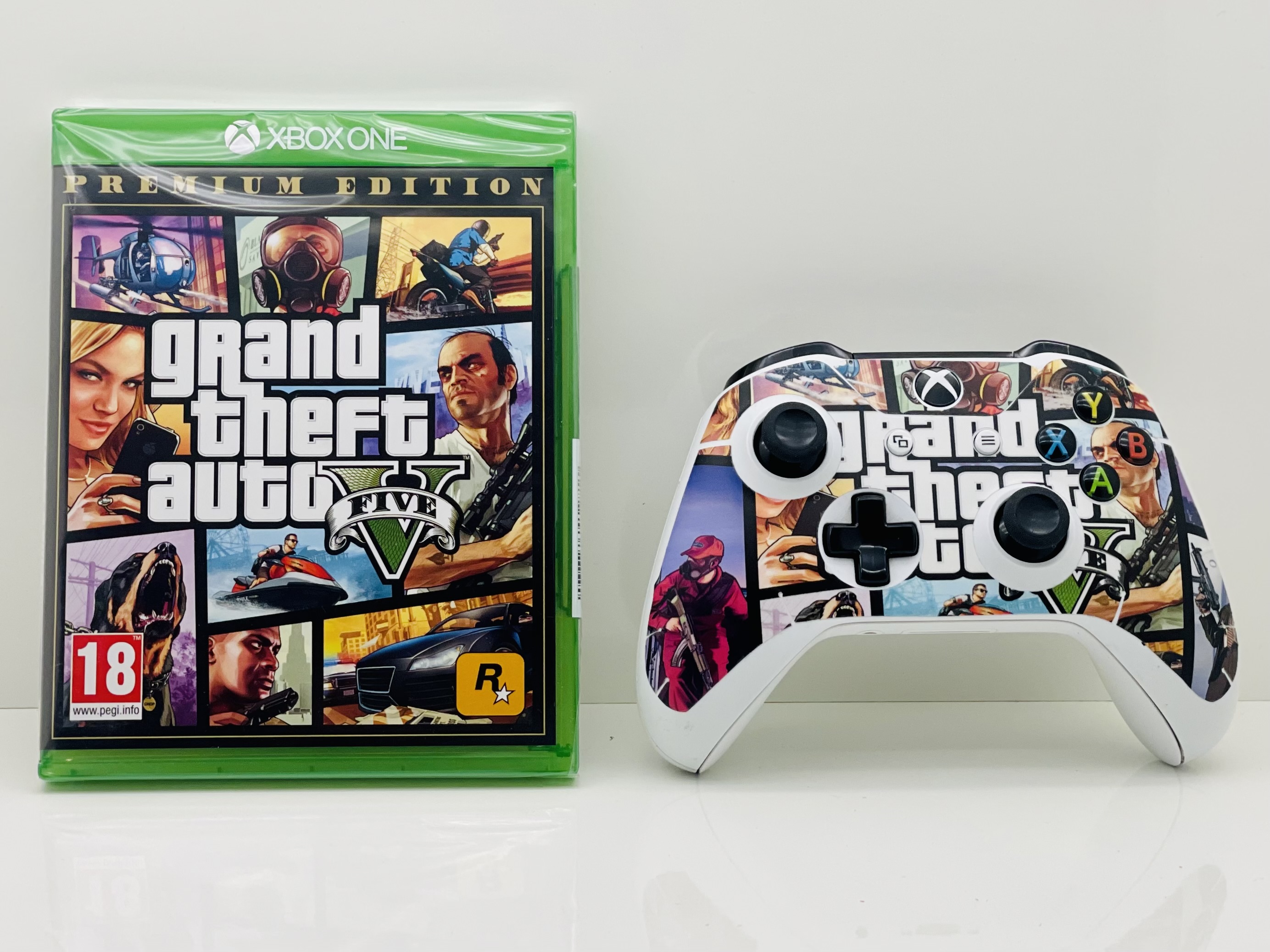 Xbox One X 1TB - GTA V edice + hra